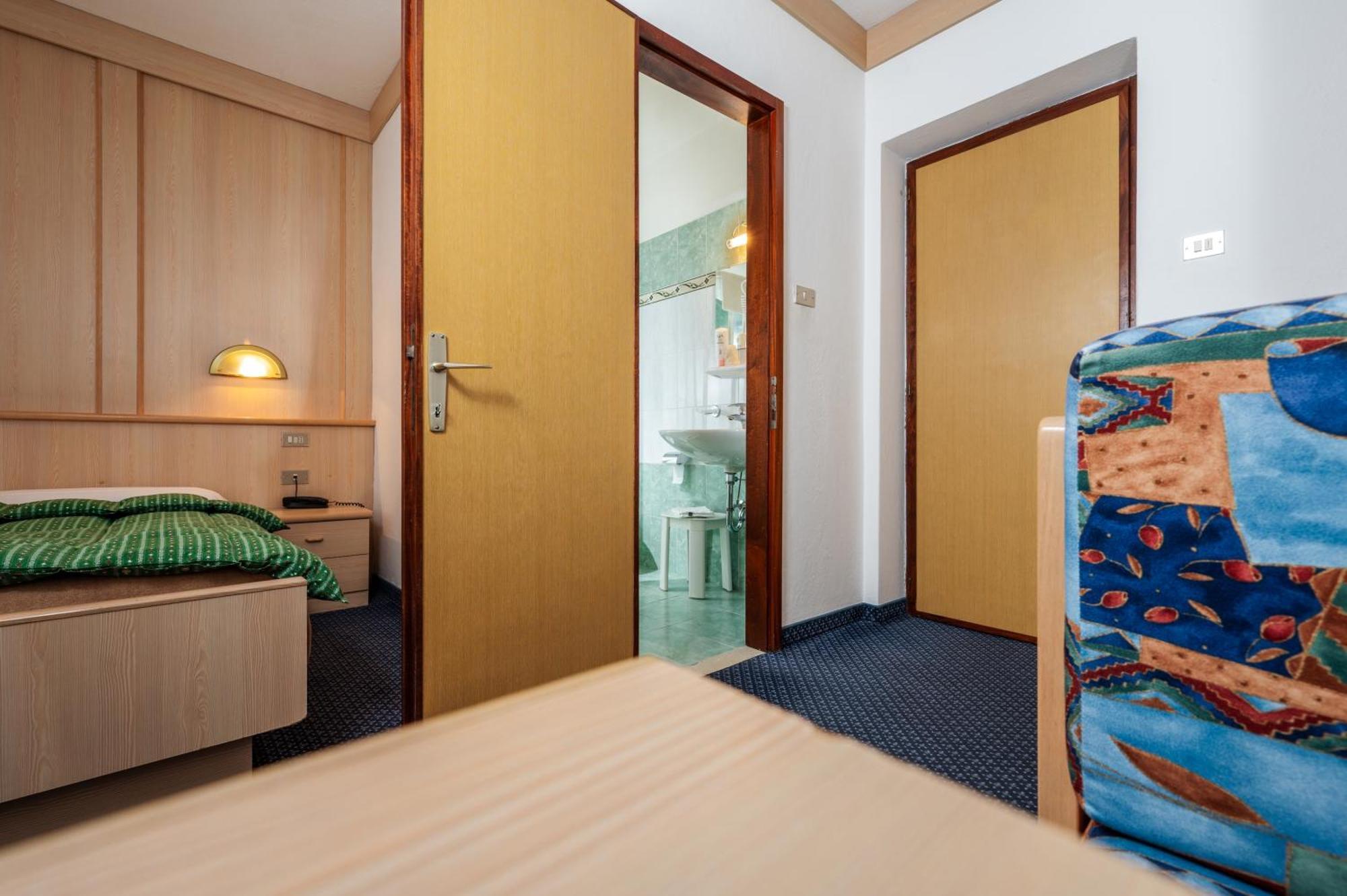 Hotel Mary Поцца-ди-Фасса Экстерьер фото