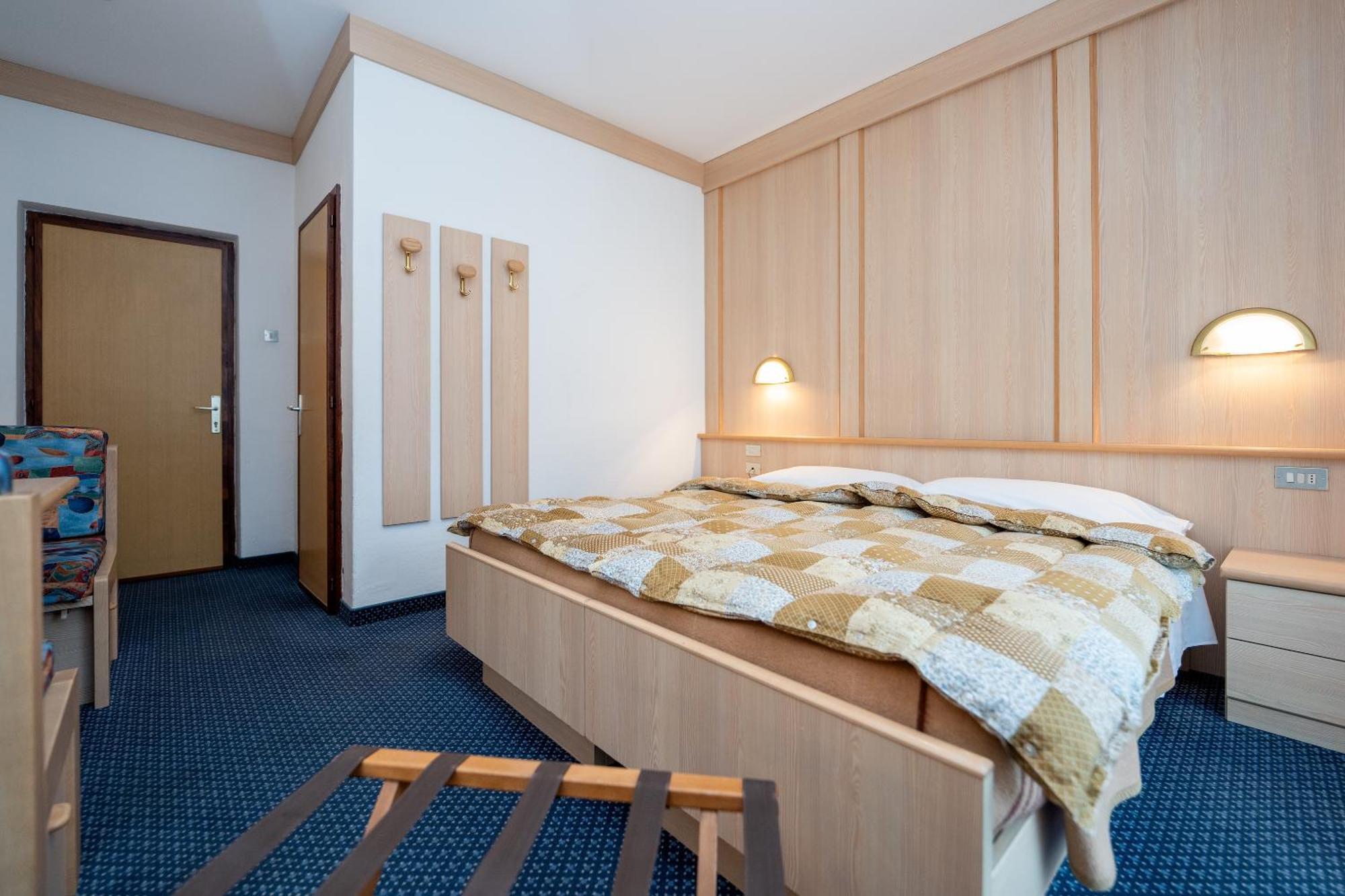 Hotel Mary Поцца-ди-Фасса Экстерьер фото