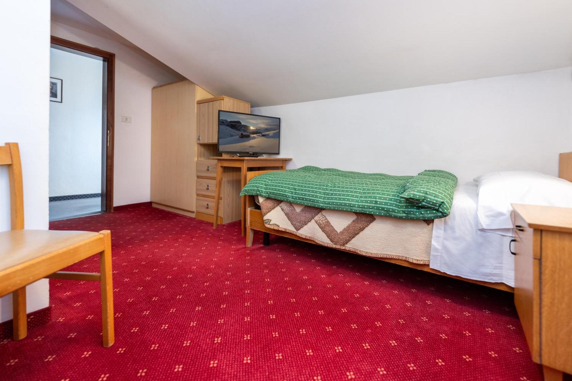 Hotel Mary Поцца-ди-Фасса Экстерьер фото