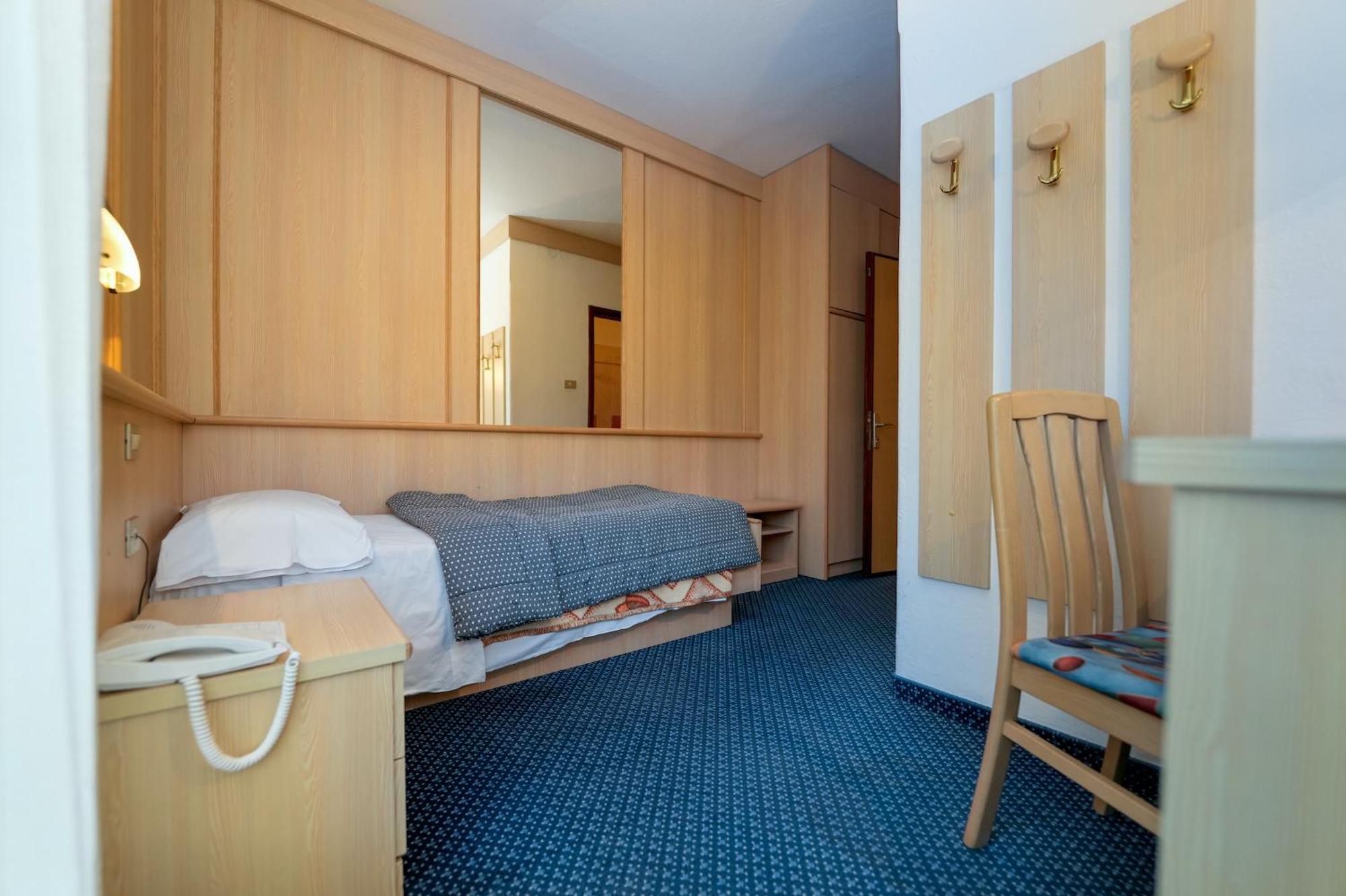 Hotel Mary Поцца-ди-Фасса Экстерьер фото